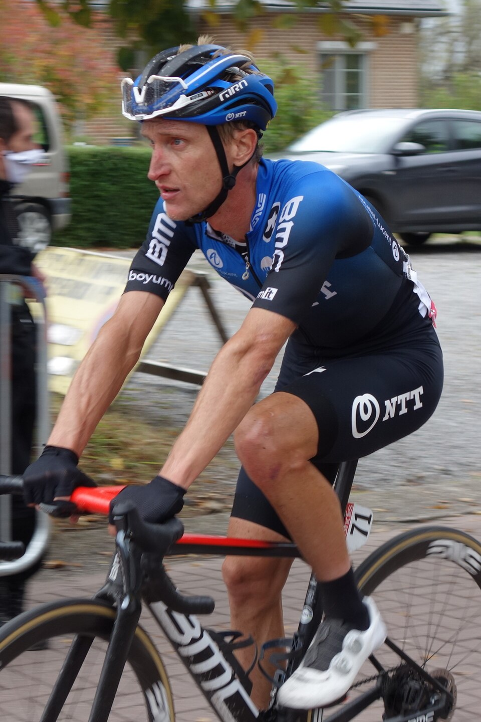 Muro di Montelupone. Lacrime e bestemmie sul muro dei fachiri 2020 fleche wallonne enrico gasparotto