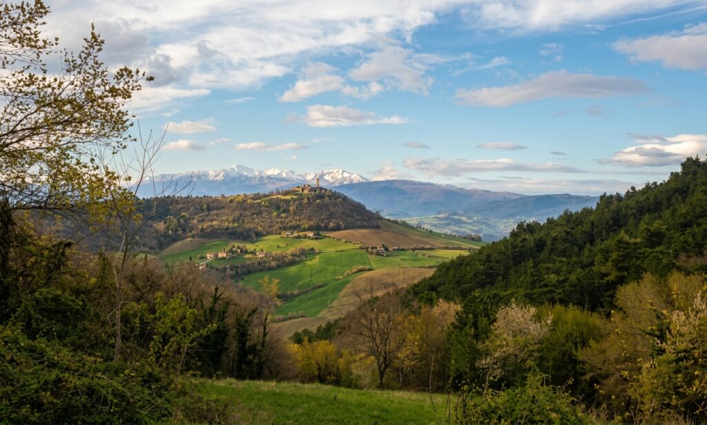 Becetta, Col della Croce e gli altri monti di Treia 20190407 092236k