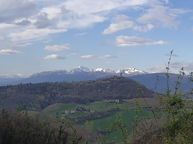 Becetta, Col della Croce e gli altri monti di Treia IMG 20190407 WA0001