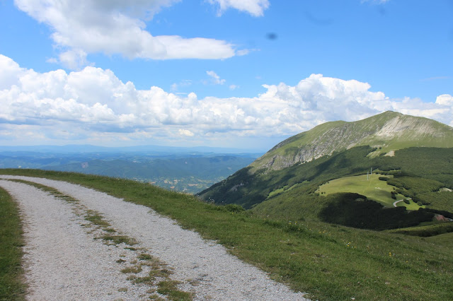 Monte Catria da Fonte Avellana - Le Scalette e la Croce IMG 5536