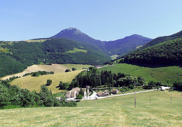 01 Valdicastro Esterni Chiostro 01