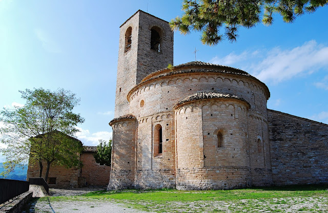 Quattro passi nel Distretto del Laghi Valfornace Chiesa Di San Giusto