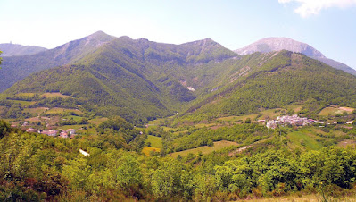 Rucce sulla strada del Cucco Piaggiasecca