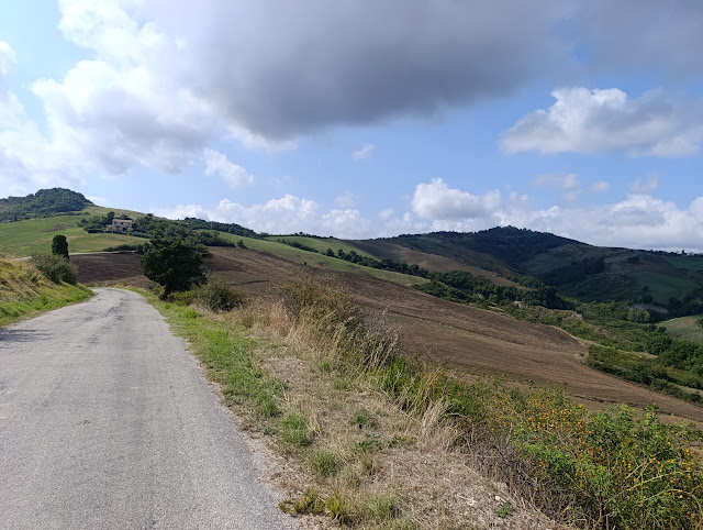 Monte Osteriaccia da Molino Renzini - Due Panoramiche IMG 20250823 103759