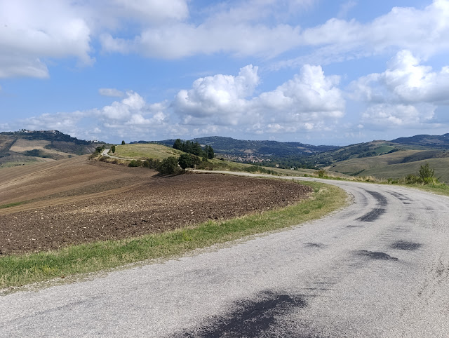 Monte Osteriaccia da Molino Renzini - Due Panoramiche IMG 20250823 103930
